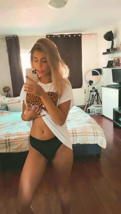 REAL MODEL 🍍 20 Y.O 🍍 Solo 🍍 Dick ratings 🥒 Custom videos 🍍 Solo 🔥 (Anal and much more) 🍍 DAILY Posts 💦