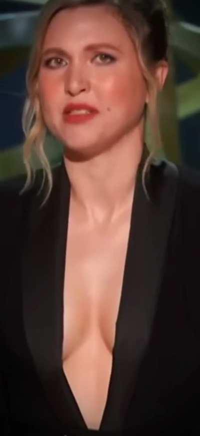 Taylor Tomlinson is hot 🔥