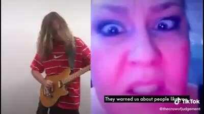 У визгливой бабы сорвало башню на фоне выборов, а мужик обернул эту истерику в зачетный метальчик.