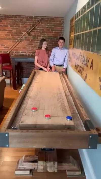Shuffleboard game