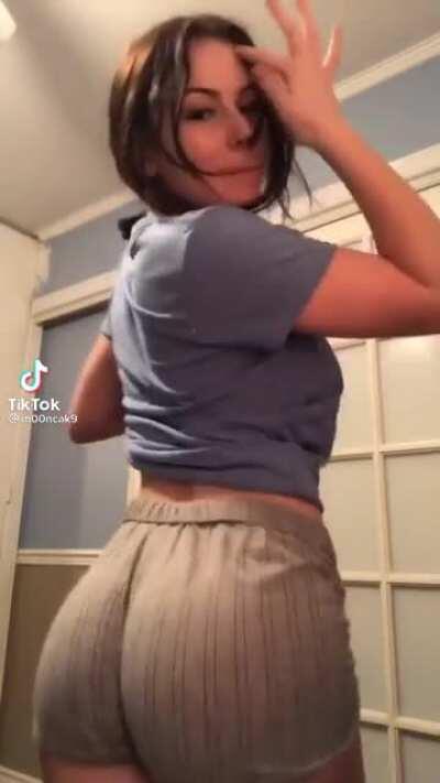 lil bit of tits lil bit of ass