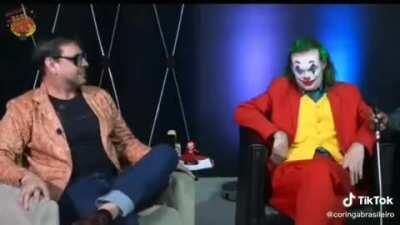 Caramba, igual no filme do Coringa !!!