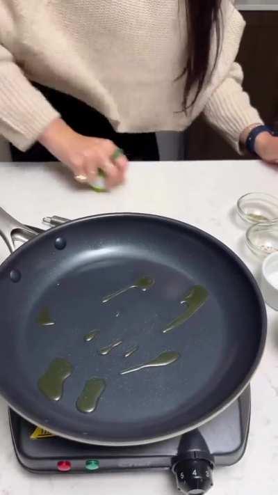 Making a pizza in a waffle maker