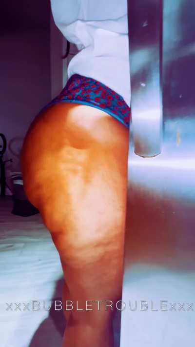 This ass is the reason I can't do dishes properly. Come see why😈