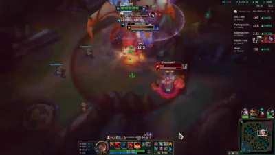 Swain with chogath ult becomes a two phases Dark souls boss with his dragon form