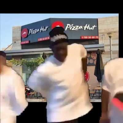 פיצה האט!!!!!!111!!!!