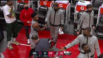 [Highlight] Derrick Jones Jr. drives in from the three point line and ELEVATES