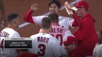 [Highlight] Ohtani is also #1 in the league in hugs