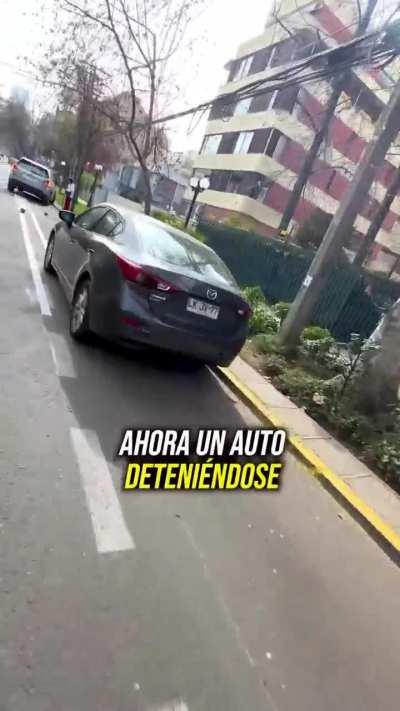 Video sobre autos estacionados en ciclovias, Santiago