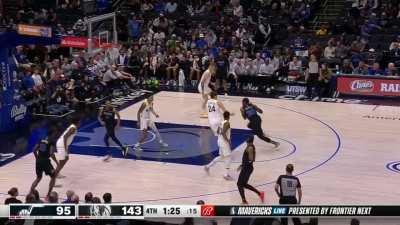 [Highlight] Richaun Holmes dunks all over Walker Kessler