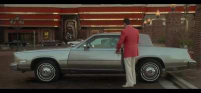 Mistake in 'Casino' where Robert DeNiro is clearly replaced by a dummy right before a car explosion