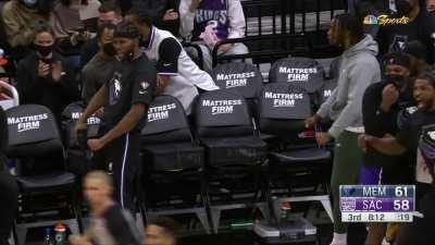 [Highlight] De'Aaron Fox elevates for the angry jam on the fast break