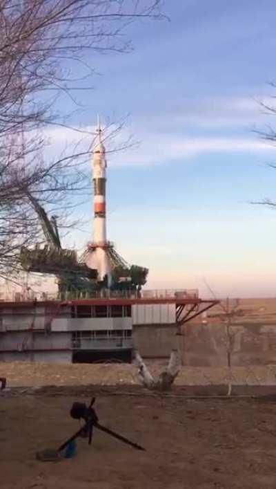 A guy records a Soyuz launch from an insanely close distance