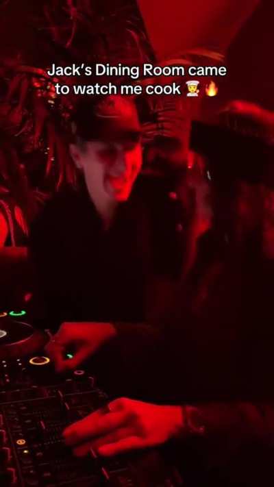 Lily Chee😋😋😋