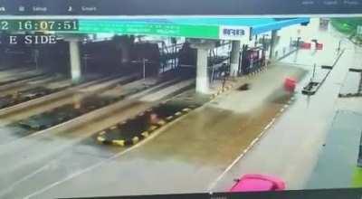 NSFW: Speeding ambulance crashes into a toll gate in Karnataka.