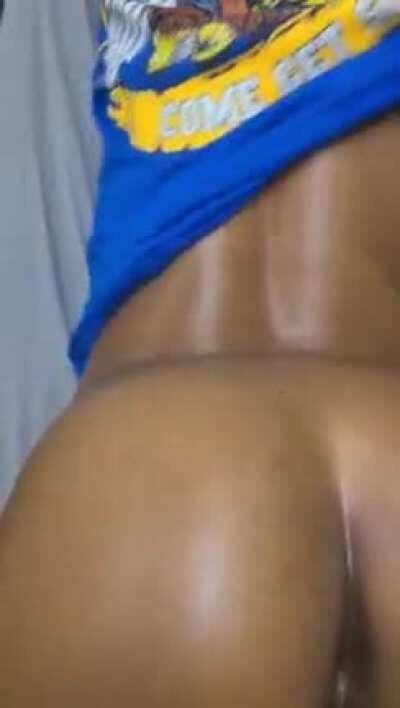 Playing with her coochie from the back 😏 She needs some good dick 🍆 Join the group for more exclusive content 💦