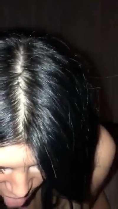 Nsfw bu ablamız milf mi değil mi