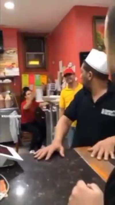 el dominicano y su aguacate.