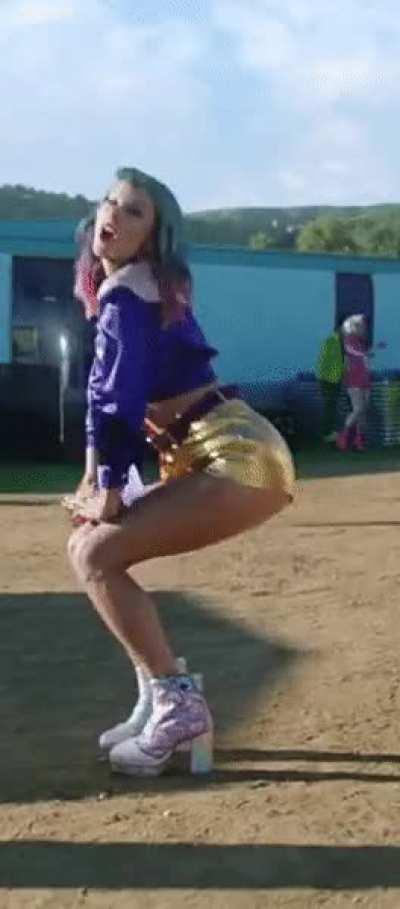 Need Goddess Tay to sit on my face