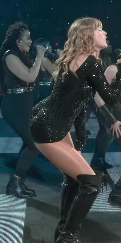 I wanna fuck Taylor Swift's ass so bad