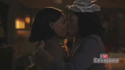 Chante Adams & Marinda Anderson (A League Of Their Own - s01e02) *NO MUSIC*