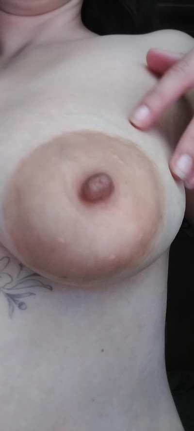 Close-up of these big sexy circleee