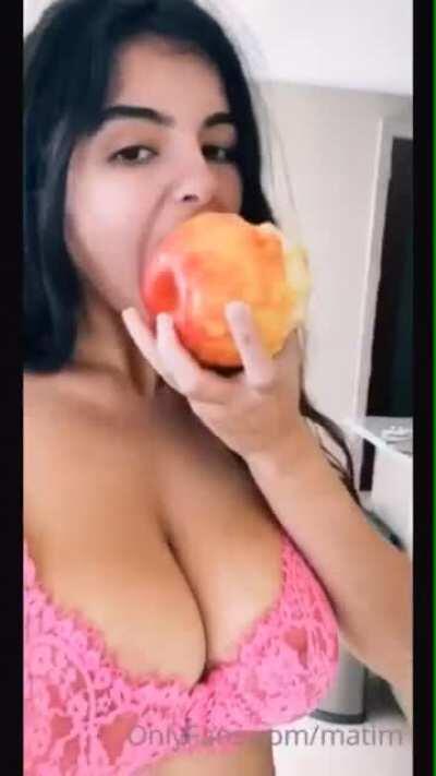 her ig is @mati_marronii