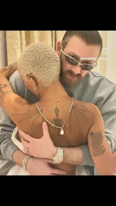 Doja cat shopping in blanket 