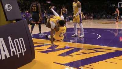 [Highlight] LeBron and AD cuddle