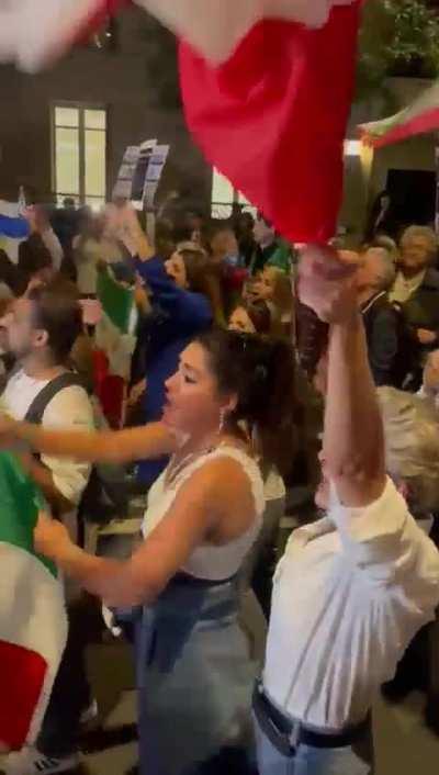 Iranians protest to show solidarity with Israel tonight in Paris