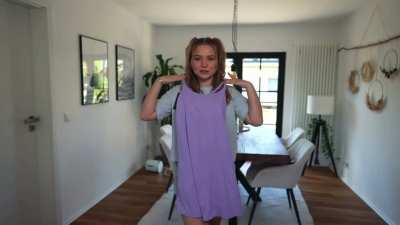 Julia Beautx zeigt Bein, Unterwäsche und ein neues Kleid … YT: „Ich bestelle alles, was virale TikTok Ads mir vorschlagen“