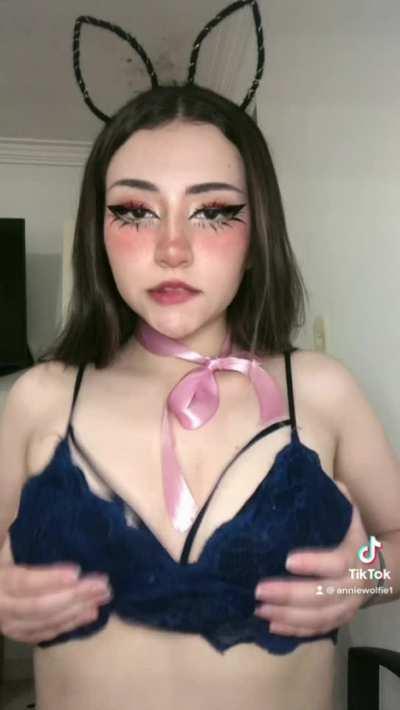 imagine fucking this 19 yo e-girl