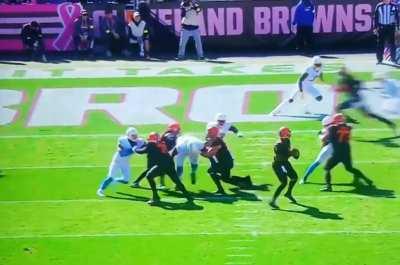 VIEW WARNING! Vicious late hit on Brows' QB.