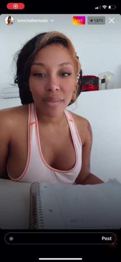 Just found out if you put da “@“ sign it hide da comments