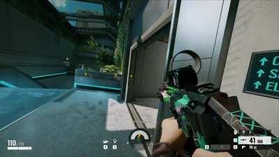 my game makes quacking sounds when trying to walk with discord in the background, no other two program combinations causes this, any reason why??