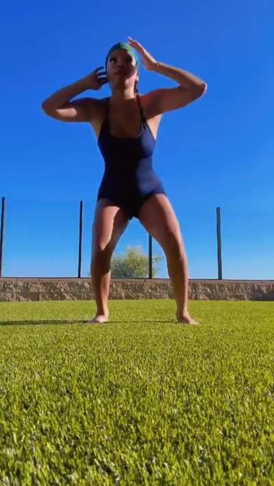 Halle's outdoor workout | Snapchat 9-30-25