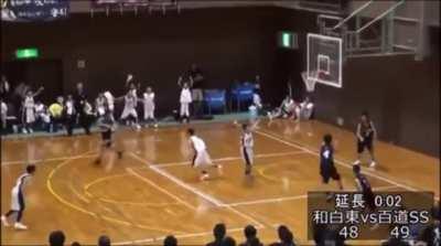 With only 2 seconds left kid makes 2 clutch free throws and his teammates go wild