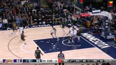 [Highlight] Lebron skies to finish the lob from Russ