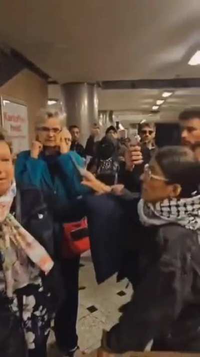 Zionist woman assaults pro-Palestine protestor in Berlin and police defend her