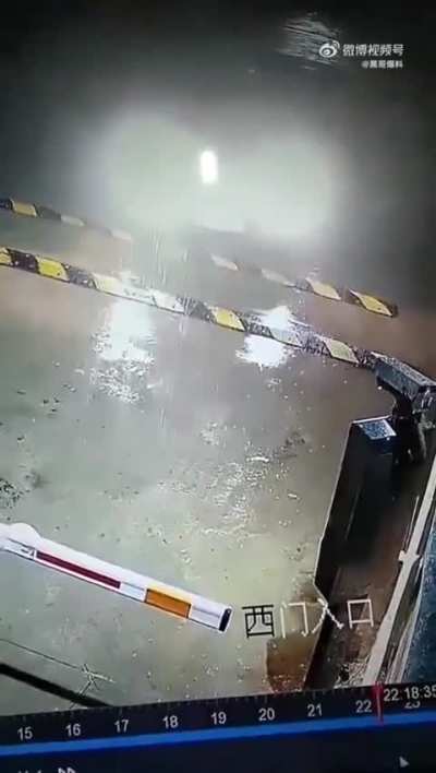 这减速带这么怎么颠啊