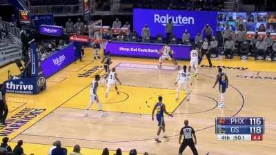 [Highlight] Curry flips in the tough clutch shot with his left to put the Warriors up 4 with 45.8 left
