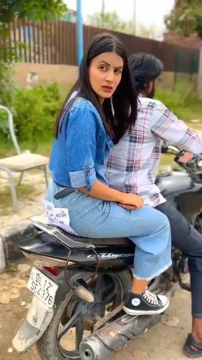 These ads are getting out of hand. Didn't expect paaji to appear in such ad. [Repost with Translation]