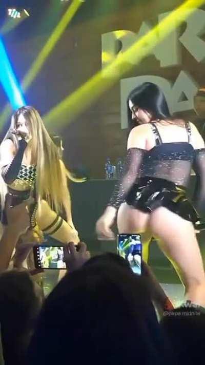 mal fez 18 anos e a bella angel ja ta se exibindo