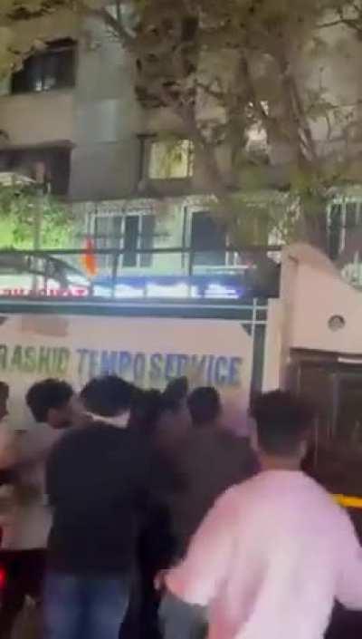 Mumbai: A Muslim tempo driver is brutally beaten by hindutva goons