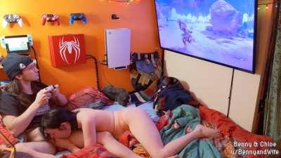 Fighting a boss in Horizon: Forbidden West while she does her best to distract me (OC)