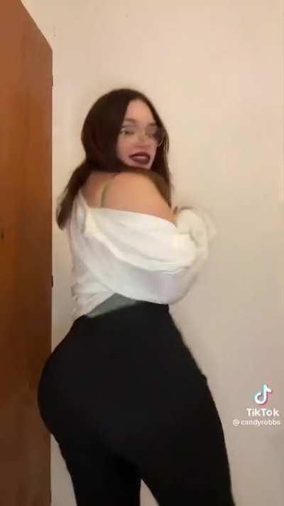 candyrobbs busty and thicc 🍒🍑