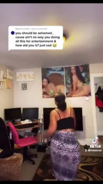 you can hear WAP after that first set of claps *volume up* *listen close*