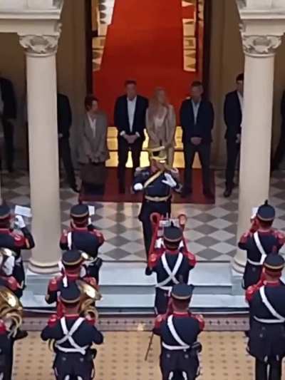 Por el cumpleaños de Karina Milei, la orquesta de Granaderos le tocó temas de Abba a la hermana del presidente