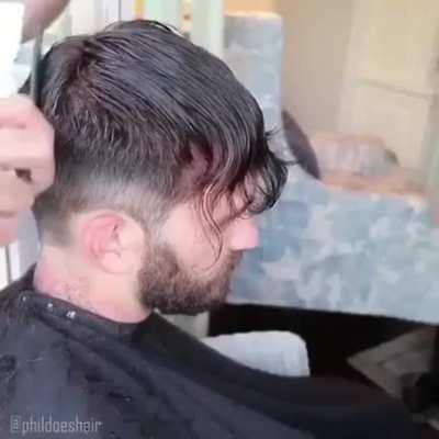 А как у парня глаза загорелись с новыми волосьями то) паркмахер восьмидесятого уровня.