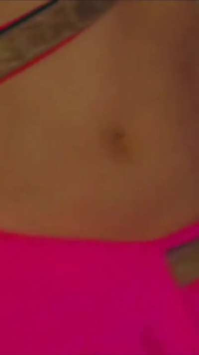 Kareena Kapoor navel moves. 